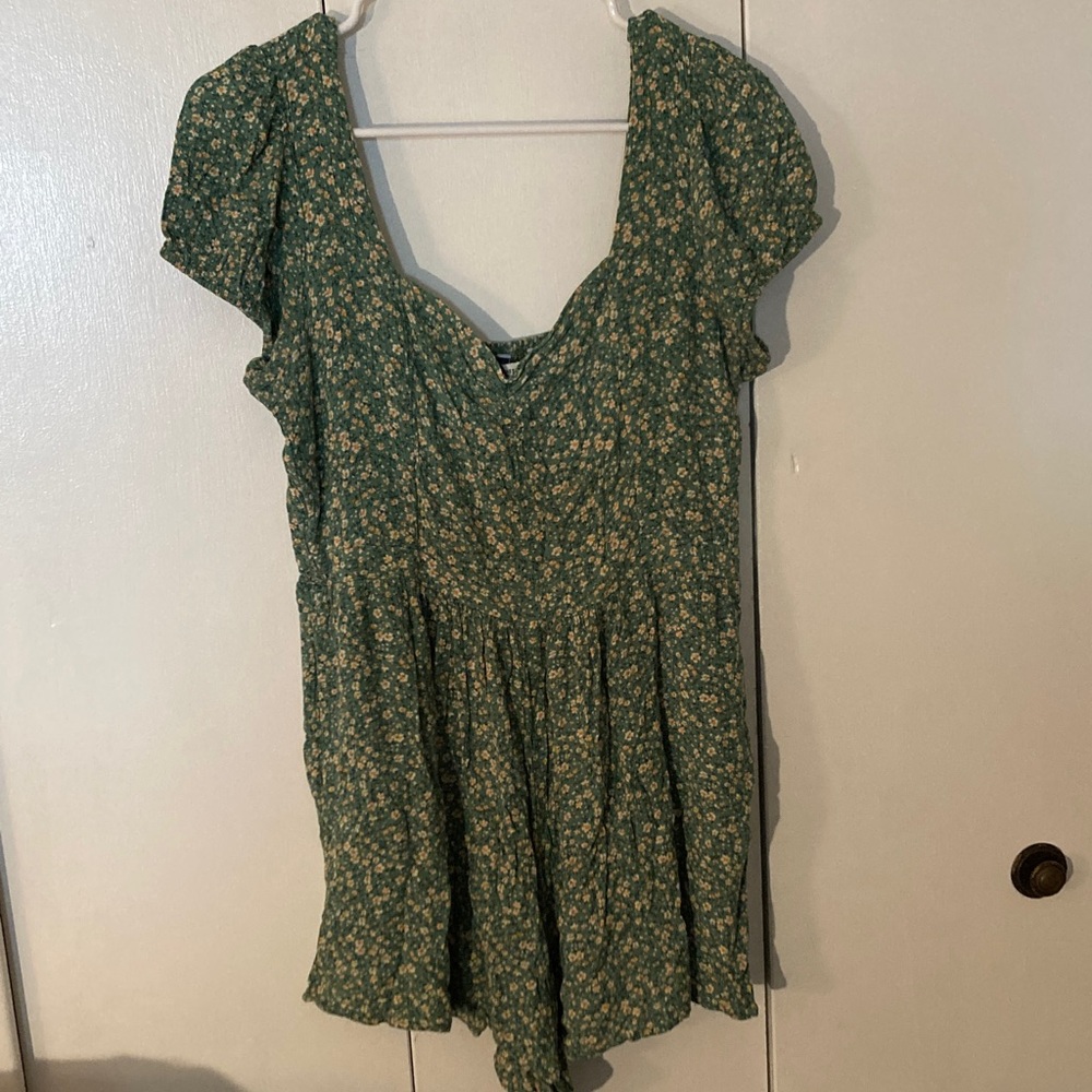 American Eagle Outfitters Green Floral Mini shorts Dress size L